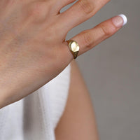 signet ring woman, gold signet ring woman, engraved signet ring woman toronto, buy 10k vintage signet ring canada