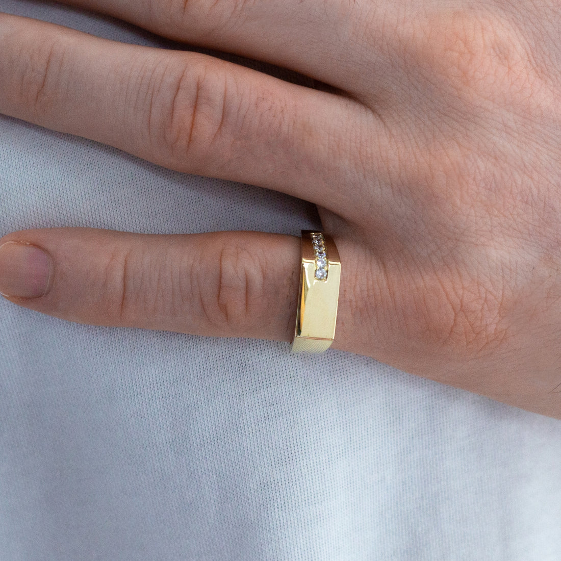 gold diamond signet ring