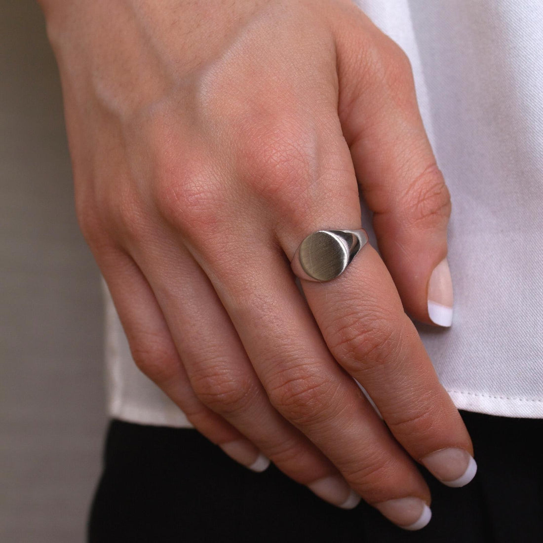 signet ring woman