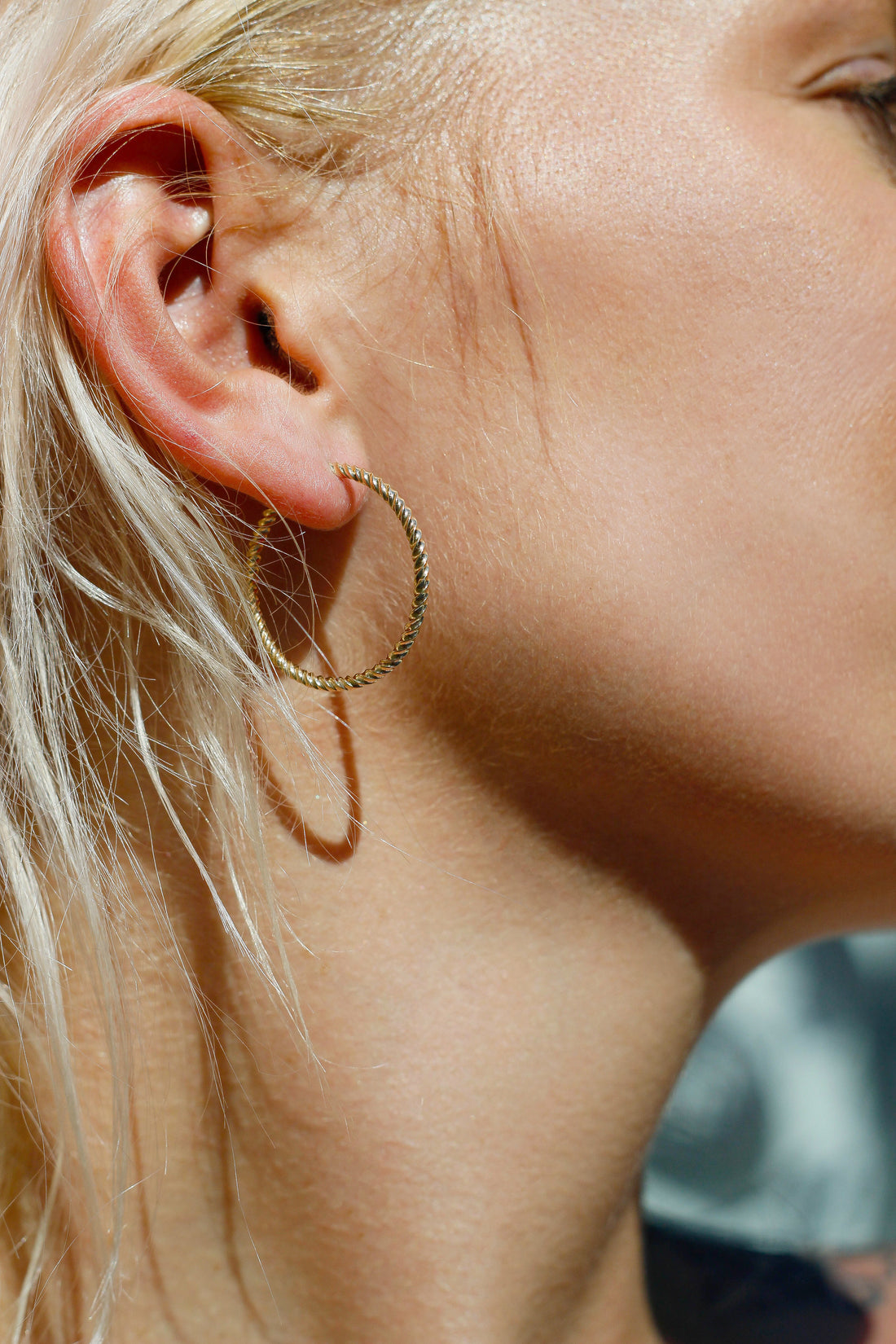 hoop earrings gold, dainty twisted hoops canada, womens gold hoop earrings, gold hoop earrings 10k, minimal earrings