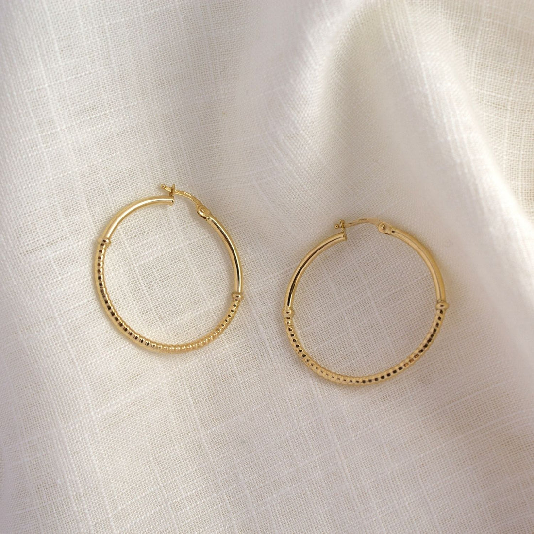 Emma Hoops I 10k Gold | 30mm